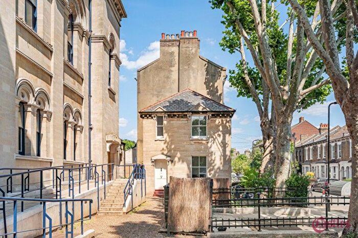 2 Bedroom Cottage To Rent In Glenarm Road, London, E5