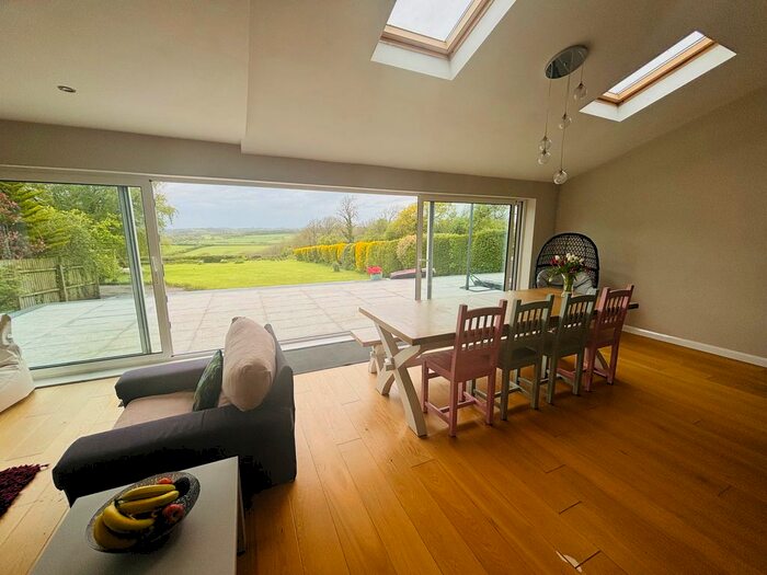 5 Bedroom Property To Rent In Port Road East, Barry, CF62