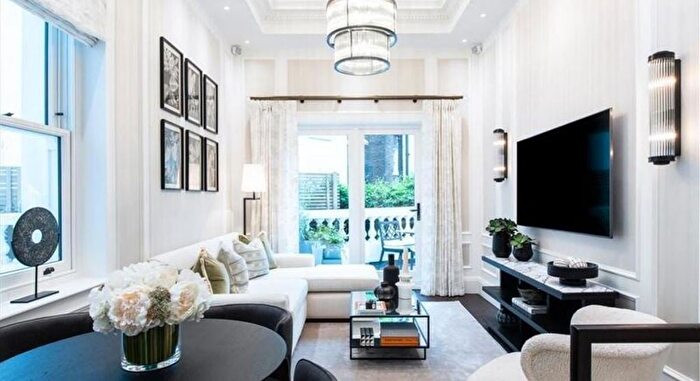 2 Bedroom Flat To Rent In Prince Of Wales Terrace, Kensington, London, W8