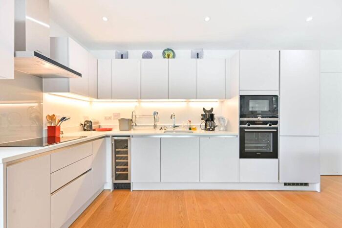 3 Bedroom Flat For Sale In Tollgate Gardens, North Maida Vale, London, NW6