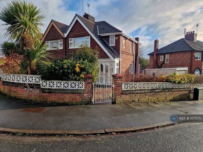 3 Bedroom Semi-Detached House To Rent In Castleway, Manchester, M6