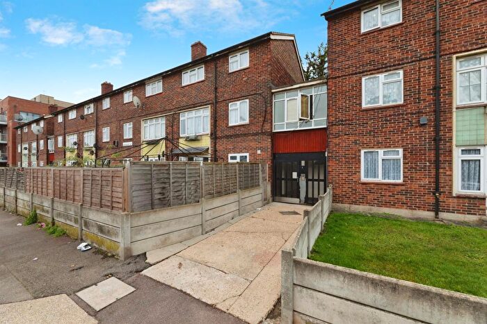1 Bedroom Flat For Sale In Endeavour Way, Barking, IG11