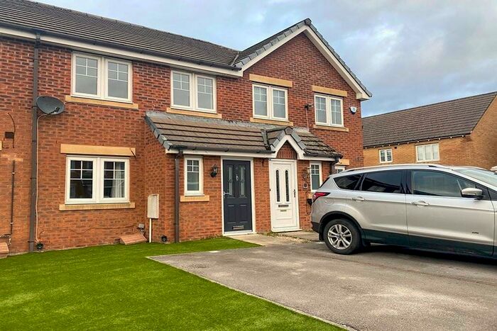 3 Bedroom Mews To Rent In Heron View, Simmondley, SK13