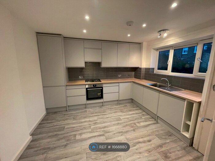 3 Bedroom Flat To Rent In Upper Mall, London, W6