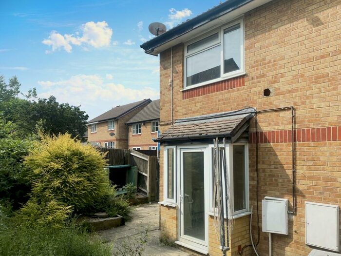 1 Bedroom Terraced House To Rent In Rosedale Avenue, Banbury, Oxon, OX16