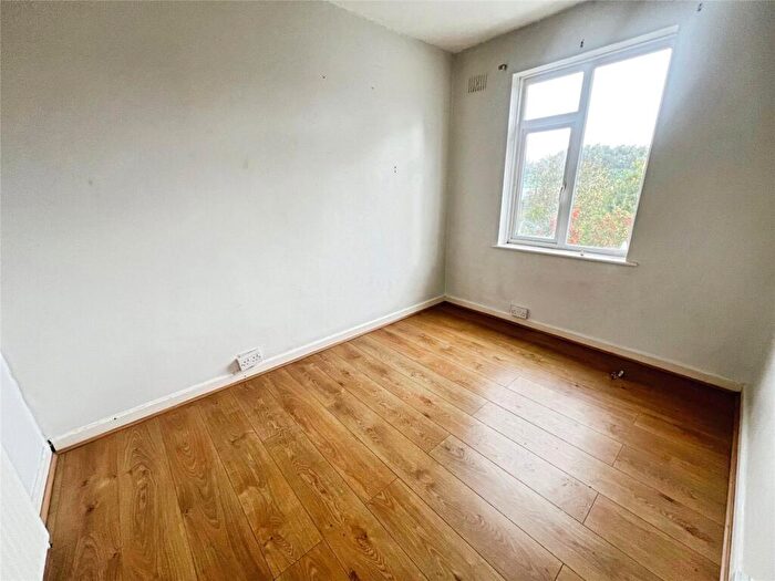 3 Bedroom Terraced House For Sale In Salt Hill Way, Slough, Berkshire, SL1