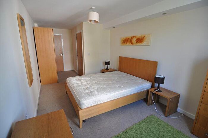 2 Bedroom Apartment To Rent In The Crescent, Hannover Quay, BS1