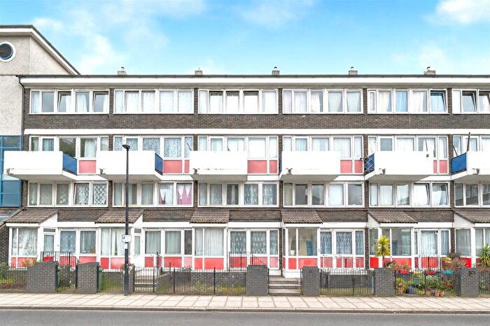 3 Bedroom Flat To Rent In Selsey Street, London, E14