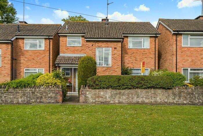 3 Bedroom Detached House To Rent In The Green, Horspath, OX33