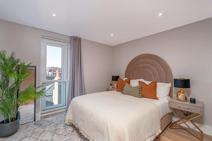 2 Bedroom Apartment To Rent In Baker Street, Marylebone, London, NW1