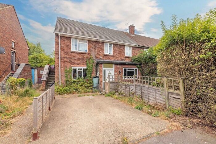 2 Bedroom Flat For Sale In Thirlmere Avenue, Burnham, Slough, SL1