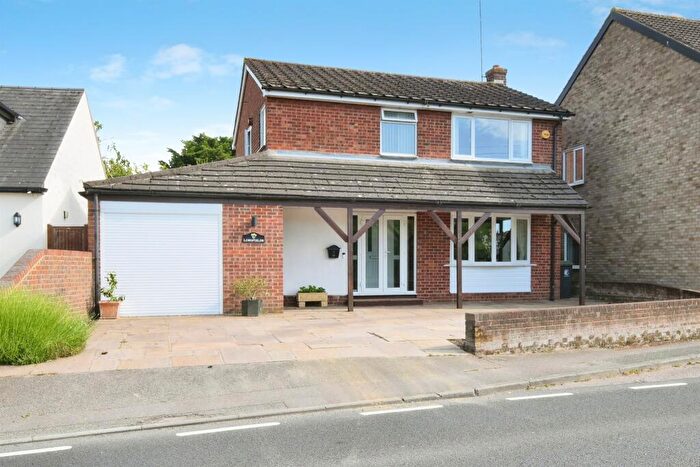 4 Bedroom Detached House For Sale In Bumbles Green, Nazeing, Waltham Abbey, EN9