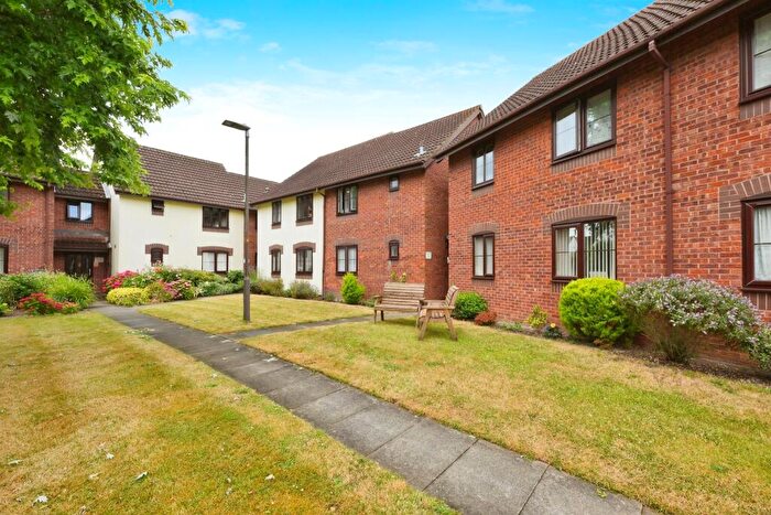 2 Bedroom Apartment For Sale In High Road, Broxbourne, EN10