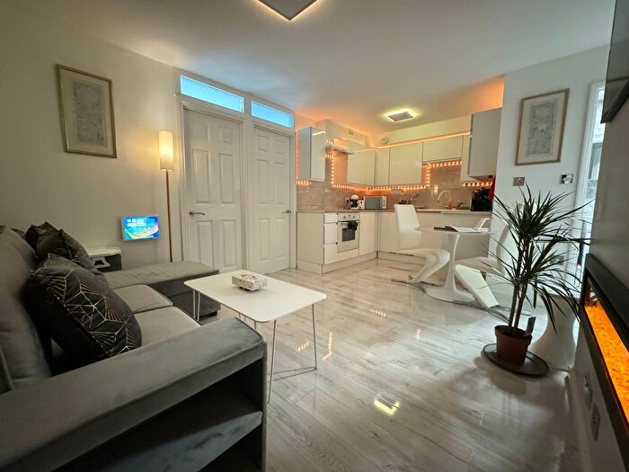 2 Bedroom Flat To Rent In Blaker Road, London, E15