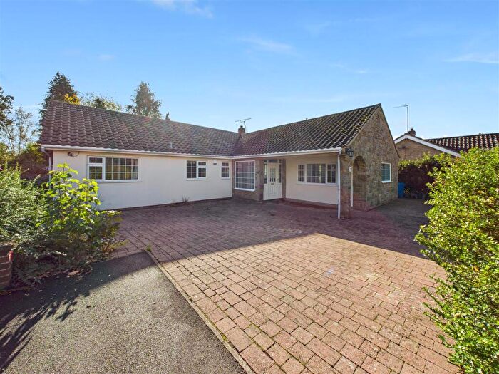 4 Bedroom Detached Bungalow For Sale In West Leys Park, Swanland, HU14