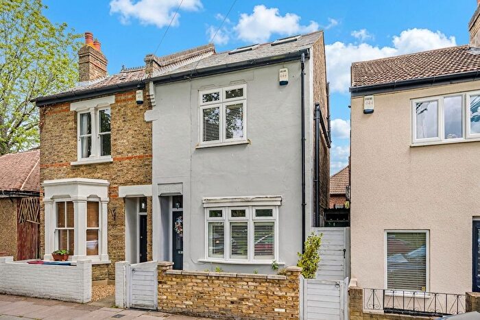 3 Bedroom Semi-detached House For Sale In Linkfield Road, Isleworth, TW7