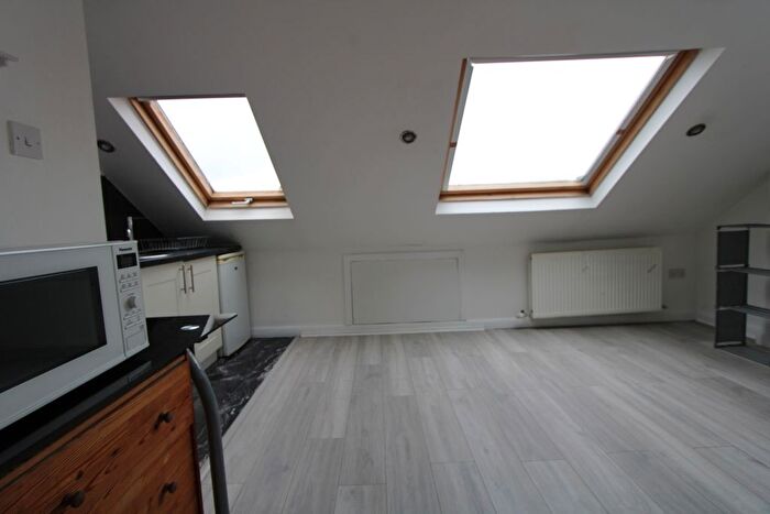 Studio To Rent In Lymington Close, Norbury/Streatham, SW16