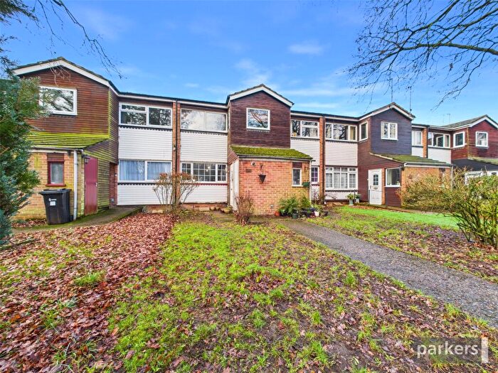 2 Bedroom Maisonette For Sale In Rickman Close, Woodley, Reading, Berkshire, RG5
