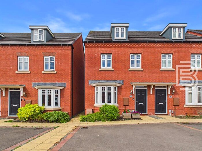 3 Bedroom Semi Detached House For Sale In Lincoln Drive, Houlton, Rugby, CV23