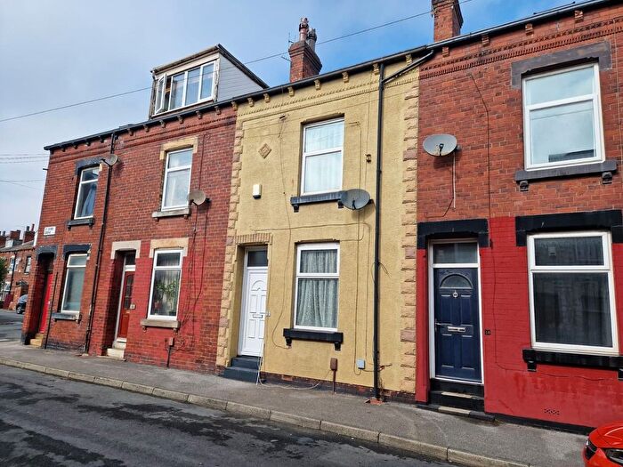 2 Bedroom Detached House To Rent In St. Elmo Grove, Leeds, West Yorkshire, Uk, LS9