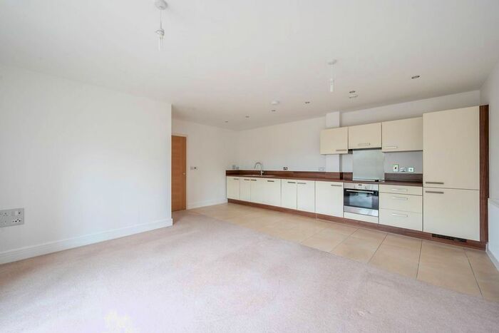 2 Bedroom Flat To Rent In Holford Way, Roehampton, London, SW15