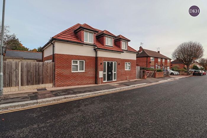 2 Bedroom Detached House For Sale In St. Albans Road, Watford, Hertfordshire, WD25