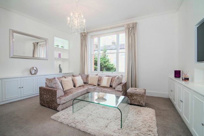 3 Bedroom Flat To Rent In Mount Ararat Road, Richmond, TW10