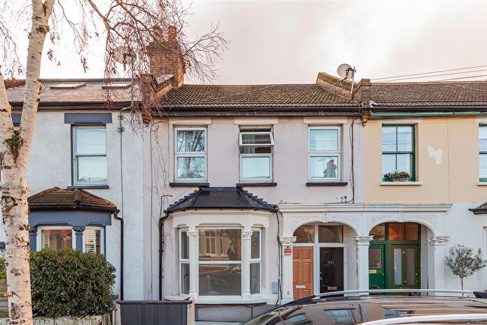 2 Bedroom Maisonette For Sale In Hatherley Road, Walthamstow, E17