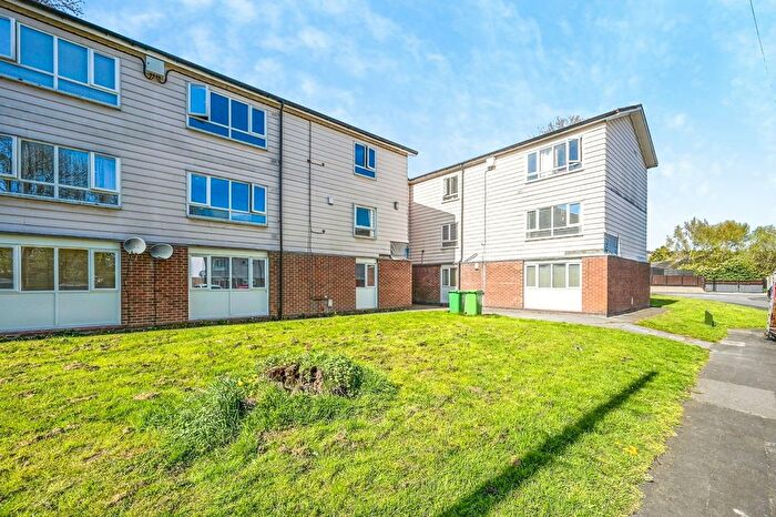 2 Bedroom Flat For Sale In Wyton Close, Nottingham, Nottinghamshire, NG5