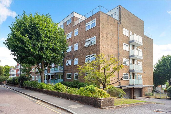 3 Bedroom Flat For Sale In Draxmont, London, SW19