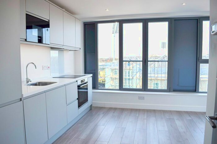 1 Bedroom Flat To Rent In Carlton House, New London Road, Chelmsford, Essex, CM2