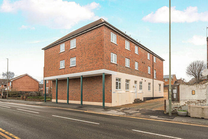 1 Bedroom Flat To Rent In Meadrow, Godalming, GU7