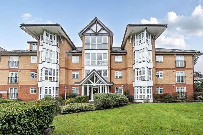 2 Bedroom Flat For Sale In Riverside Gardens, Finchley, N3