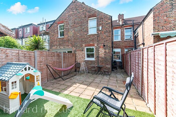 3 Bedroom Terraced House For Sale In Cedar Road, Croydon, CR0