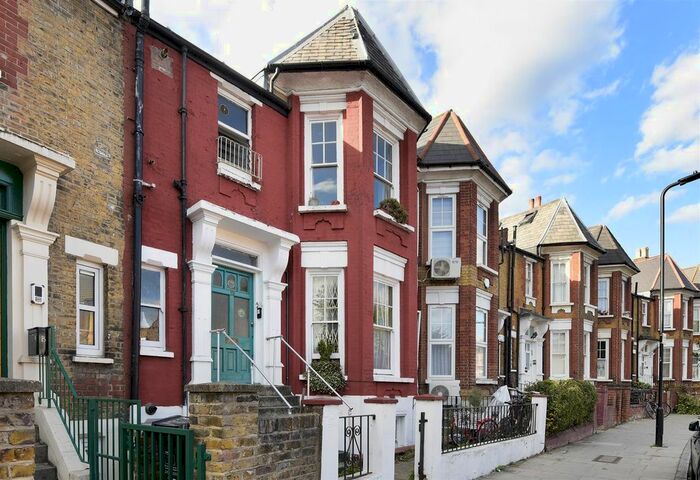 3 Bedroom Flat To Rent In Chardmore Road, London, N16