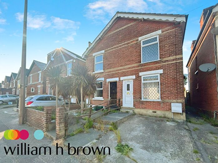 3 Bedroom Semi-Detached House To Rent In Harwich Road, Colchester, CO4
