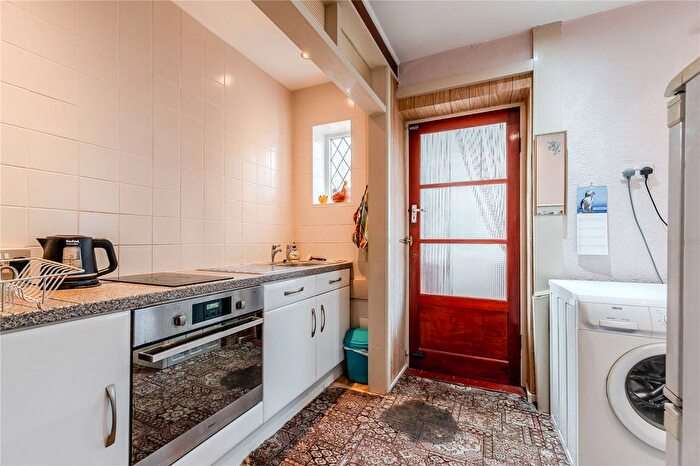 3 Bedroom Town House For Sale In Aston Grove, Leeds, West Yorkshire, LS13