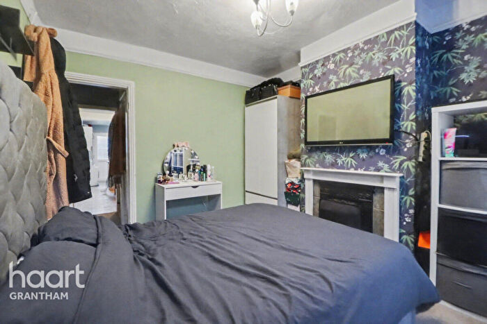 3 Bedroom Terraced House For Sale In Manthorpe Road, Grantham, NG31