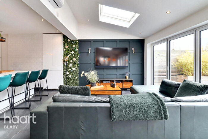 3 Bedroom Semi-Detached House For Sale In Alderleigh Road, Leicester, LE2