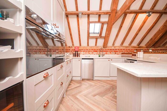 2 Bedroom Barn Conversion To Rent In Roughton, NR11