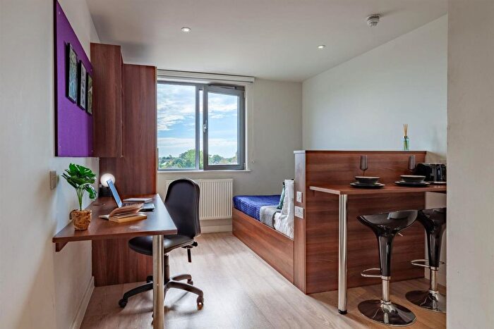 Studio To Rent In The Grove, London, W5