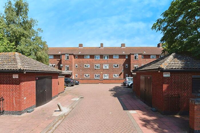 1 Bedroom Apartment For Sale In Avon Green, South Ockendon, RM15