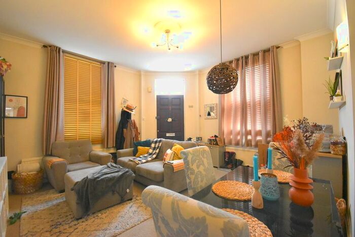 2 Bedroom Flat To Rent In Quicks Road, South Wimbledon, SW19