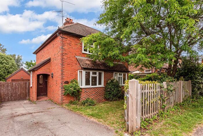 3 Bedroom Detached House For Sale In Grove End Road, Farnham, GU9