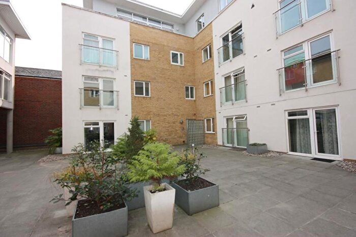 2 Bedroom Flat To Rent In Walnut Tree Close, Guildford, GU1