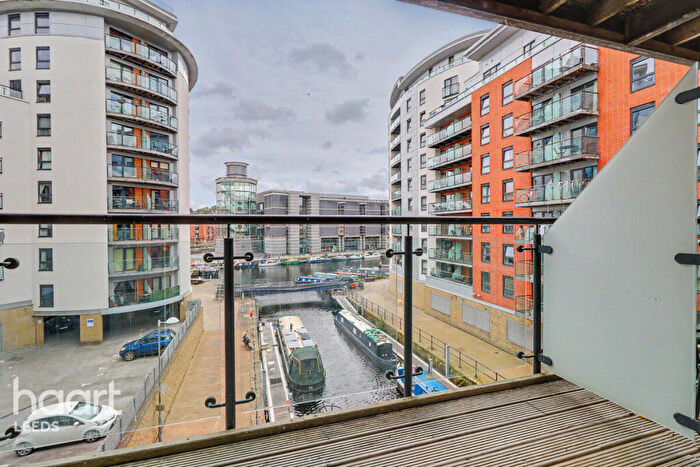 2 Bedroom Apartment For Sale In Armouries Way, Leeds, LS10