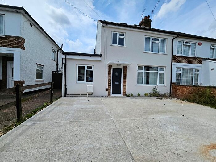 6 Bedroom Semi-Detached House To Rent In Blumfield Crescent, Slough, Berkshire, SL1