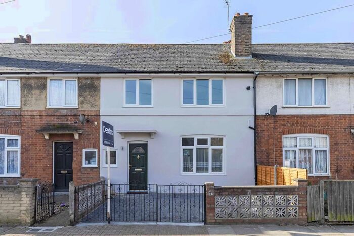 3 Bedroom Property To Rent In Dawnay Road, London, SW18