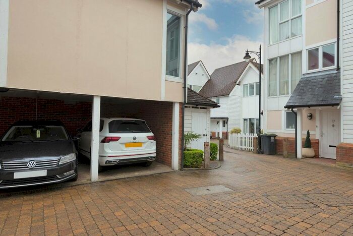 2 Bedroom Flat To Rent In Edgar Close, Kings Hill, ME19