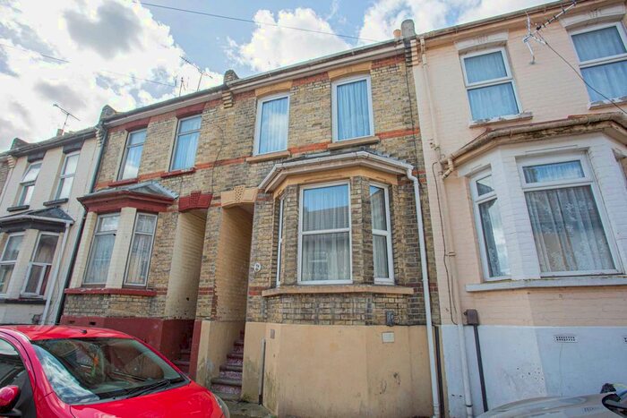 3 Bedroom Terraced House To Rent In Ernest Road, Chatham, ME4